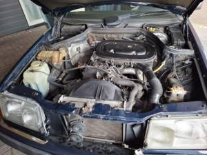 Immagine 14/14 di Mercedes-Benz 230 CE (1992)