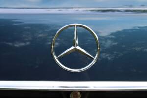 Image 32/70 of Mercedes-Benz 500 SE (1984)