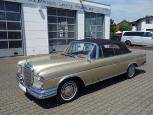 Image 18/32 of Mercedes-Benz 300 SE (1964)