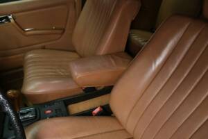 Bild 18/49 von Mercedes-Benz 250 lang (1985)