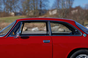Image 23/43 of Alfa Romeo 2000 GT Veloce (1972)