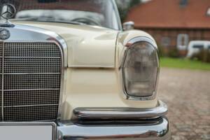 Image 5/42 of Mercedes-Benz 220 SE b (1965)
