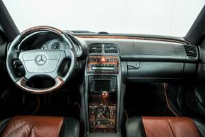 Image 7/50 of Mercedes-Benz CLK 430 (1999)