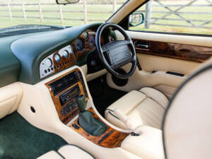 Imagen 10/80 de Aston Martin V8 Coupé (1996)