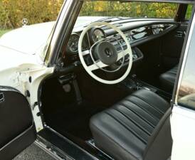 Image 35/50 of Mercedes-Benz 280 SE (1971)
