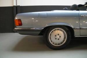 Image 24/41 of Mercedes-Benz 500 SL (1986)