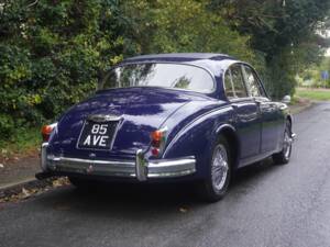 Image 6/18 of Jaguar Mk II 3.8 (1966)
