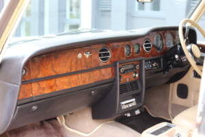 Image 24/37 de Rolls-Royce Silver Shadow II (1978)