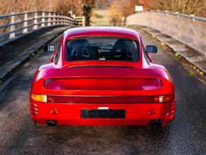 Image 18/23 of Porsche 959 (1966)