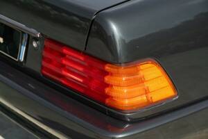 Image 24/50 of Mercedes-Benz 300 SL (1990)