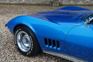 Image 17/50 of Chevrolet Corvette Stingray (1968)