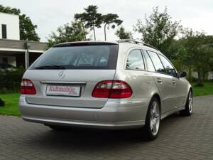 Image 7/25 of Mercedes-Benz E 200 Kompressor T (2004)
