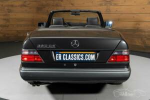 Bild 15/19 von Mercedes-Benz E 320 (1994)