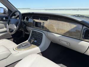 Image 12/20 of Jaguar XKR (2002)