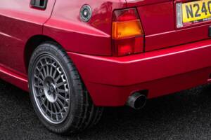 Image 18/50 of Lancia Delta HF Integrale Evoluzione II (1995)