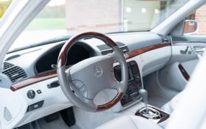 Image 17/45 of Mercedes-Benz S 55 AMG (2000)