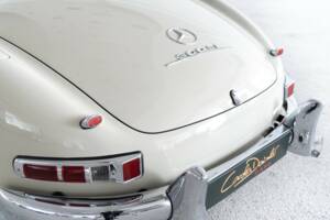 Image 26/50 of Mercedes-Benz 300 SL Roadster (1961)