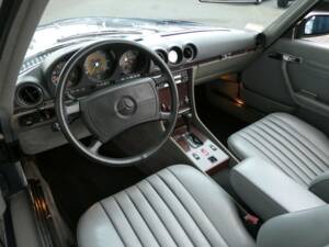 Bild 8/23 von Mercedes-Benz 560 SL (1989)