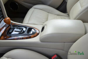 Image 35/46 of Jaguar XJ 8 3.5 (2007)