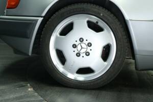 Bild 49/50 von Mercedes-Benz 300 E-24 (1992)