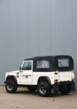 Bild 22/39 von Land Rover 90 (1989)