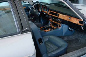 Image 25/47 of Jaguar XJ-SC 5.3 (1987)