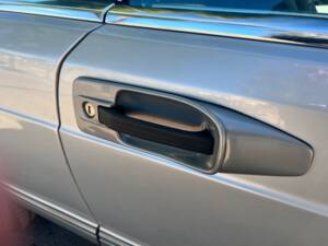 Image 43/77 of Mercedes-Benz 380 SEC (1982)