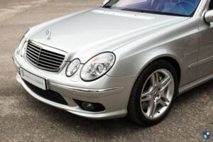 Image 32/72 of Mercedes-Benz E 55 AMG (2002)