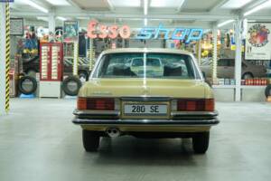 Image 10/50 de Mercedes-Benz 280 SE (1975)