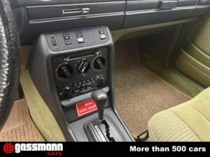 Image 14/15 of Mercedes-Benz 200 (1982)