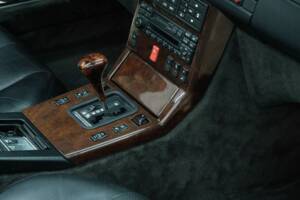 Image 32/50 of Mercedes-Benz SL 500 (1994)