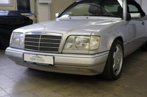 Bild 9/69 von Mercedes-Benz E 320 "Final Edition" (1997)