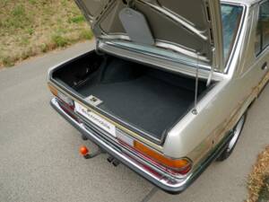 Image 25/42 of BMW 528i (1900)