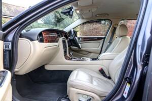 Image 16/41 of Jaguar XJR (2008)
