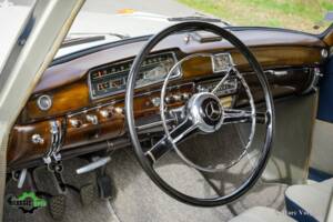 Bild 6/44 von Mercedes-Benz 220 S (1958)