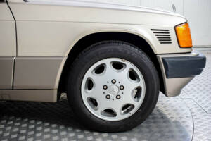 Bild 22/50 von Mercedes-Benz 190 D 2.5 Turbo (1989)