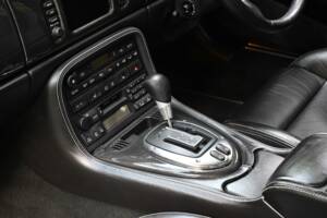 Image 39/50 of Jaguar XKR (2006)