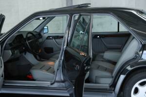 Bild 41/50 von Mercedes-Benz 500 E (1993)