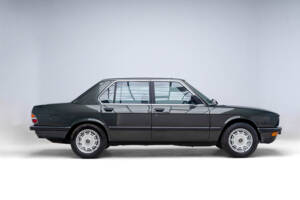 Imagen 2/43 de BMW 528i (1986)