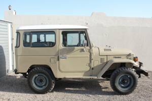 Image 7/8 of Toyota Land Cruiser FJ 40 (1979)