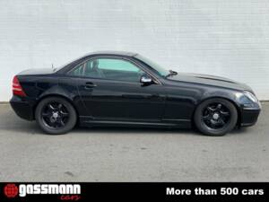 Immagine 4/15 di Mercedes-Benz SLK 230 Kompressor (2000)