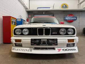 Image 3/20 of BMW M3 (1991)