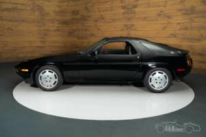 Bild 30/35 von Porsche 928 S (1986)