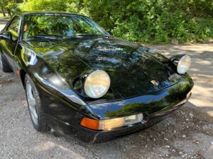 Image 22/31 of Porsche 928 GTS (1993)