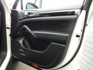 Bild 68/99 von Porsche Cayenne S (2010)