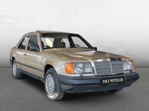 Bild 3/22 von Mercedes-Benz 300 E 4-Matic (1988)
