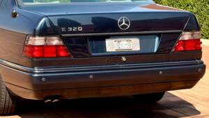 Image 6/16 of Mercedes-Benz E 320 (1996)