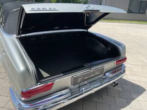 Image 24/47 of Mercedes-Benz 250 SE (1966)