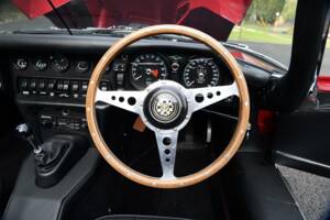 Image 24/49 de Jaguar E-Type (1970)
