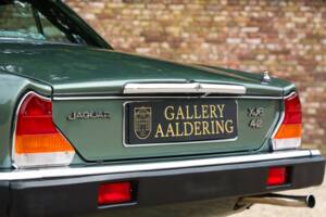 Image 22/50 of Jaguar XJ 6 4.2 (1985)